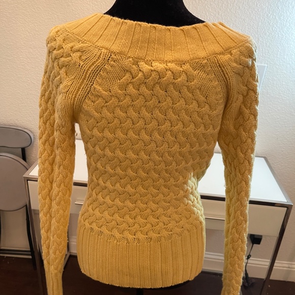 NWOT  BANANA REPUBLIC EXTRA FINE ITALIAN MERINO WOOL V-NECK SWEATER - Picture 7 of 12